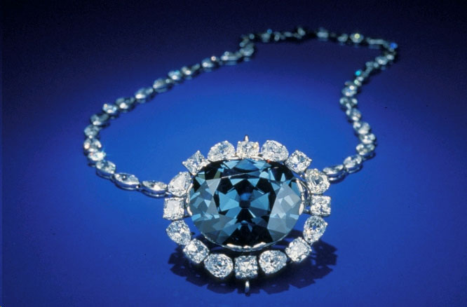 Viên kim cương mang tên Hope là một trong những viên đá quý bị nguyền rủa