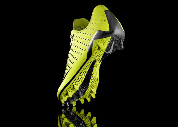 Nike cũng đang sử dụng máy in 3D để tạo đế cho dòng Nike Vapor Laser Talon - mô hình giày cho bóng đá.