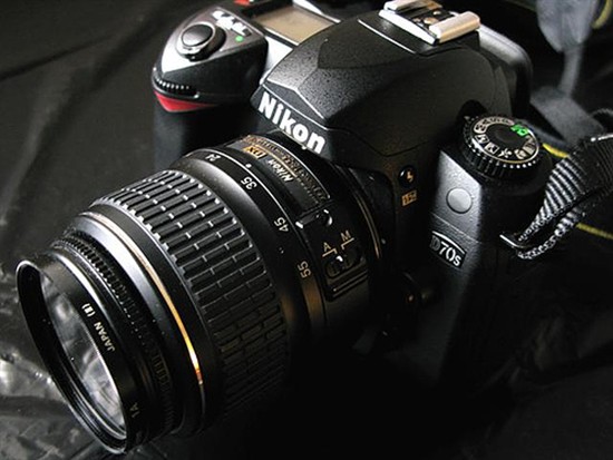 Nikon là nhà sản xuất máy ảnh nổi tiếng vì lỗi pin