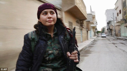 Pervin Kobani, nữ chiến binh tham gia vào mặt trận chống khủng bố IS