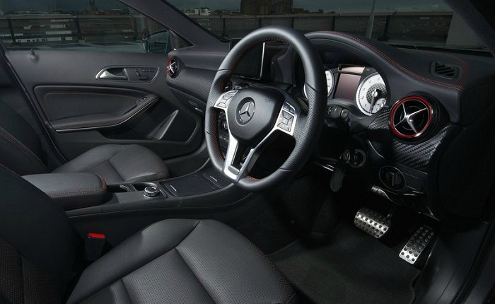 Nội thất của Mercedes A250 Sport AMG được thiết kế hài hòa mang phong cách thể thao 