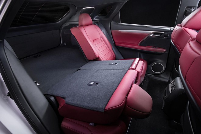 Không gian nội thất của xe Lexus RX mang lại sự phấn khích khi bước vào bên trong
