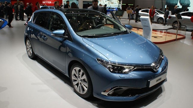 Điểm nhấn quan trọng nhất của ô tô Toyota Auris mới nằm ở bên dưới nắp capô