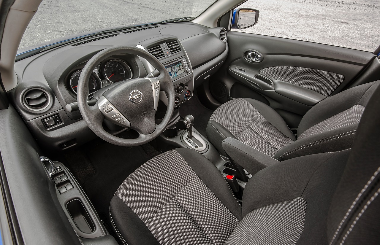 Giá bán của Nissan Sentra SV 2015 tại thị trường Mỹ là 18.300 USD, hứa hẹn là mẫu ô tô giá rẻ hấp dẫn người tiêu dùng