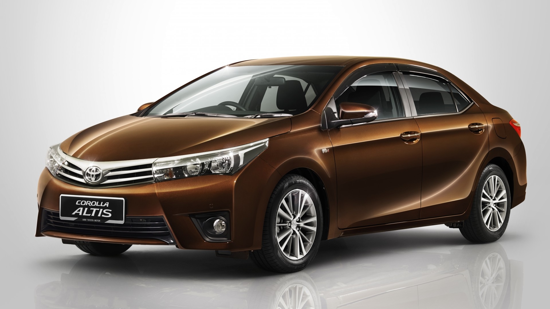 Ô tô giá rẻ Toyota Altis 2015 trở nên hầm hố và hiện đại hơn trước