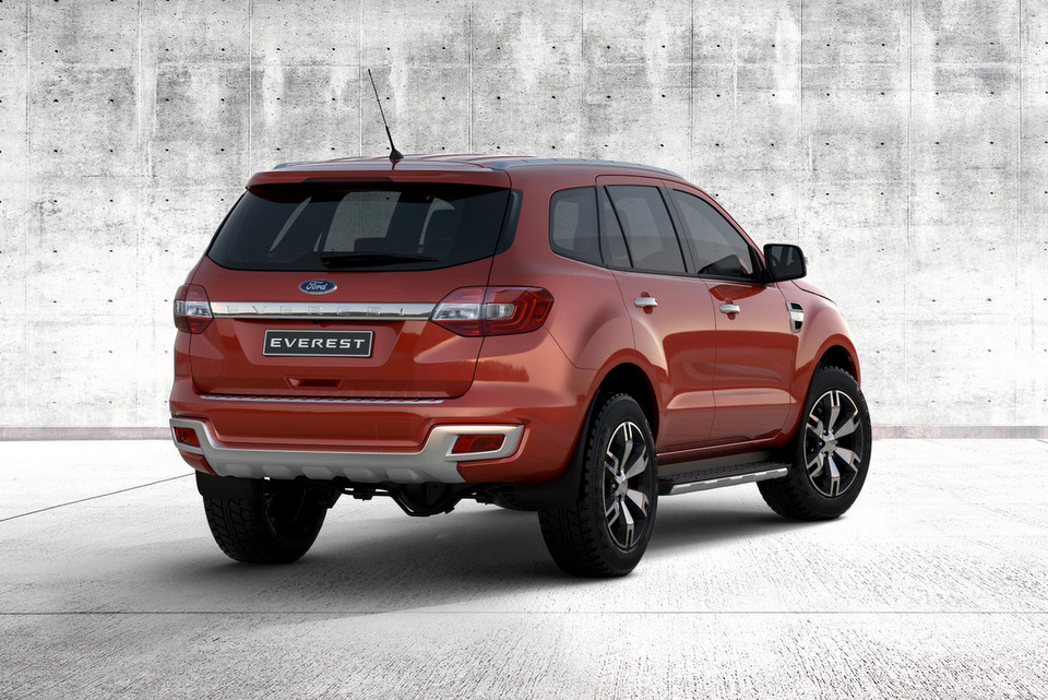 Everest 2015 có 3 tùy chọn động cơ, là mẫu ô tô giá rẻ mang đến cho khách hàng nhiều lựa chọn