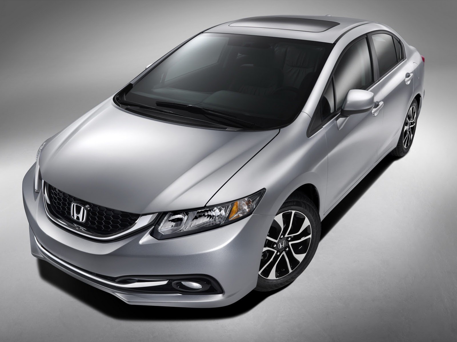 Honda Civic 2013 là một trong những mẫu ô tô giá rẻ, chất lượng tốt cho nhân viên văn phòng