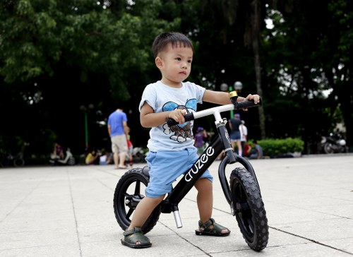 Các loại xe đạp, ô tô sẽ là món quà 1/6 lý tưởng cho bé