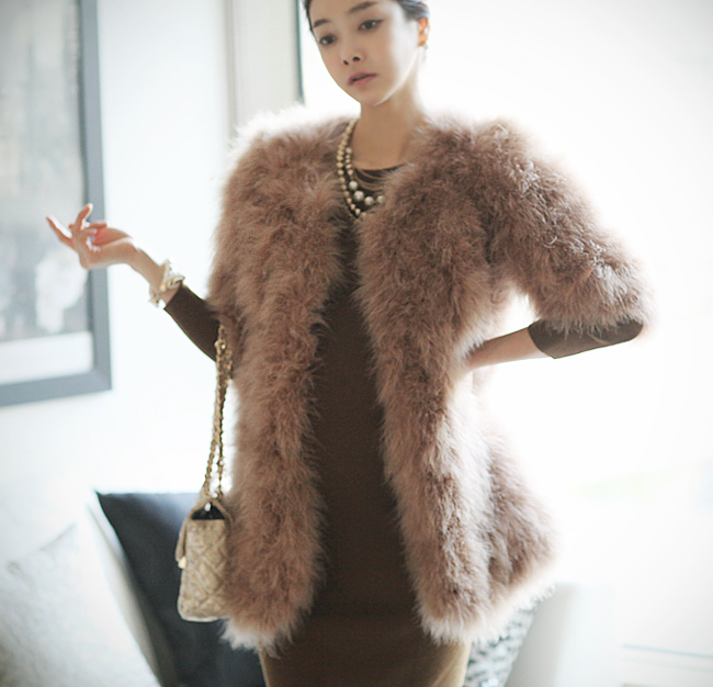 Áo khoác lông sẽ là món đồ nổi bật nhất trong tủ đồ quần áo mùa đông 2014 cho bà bầu
