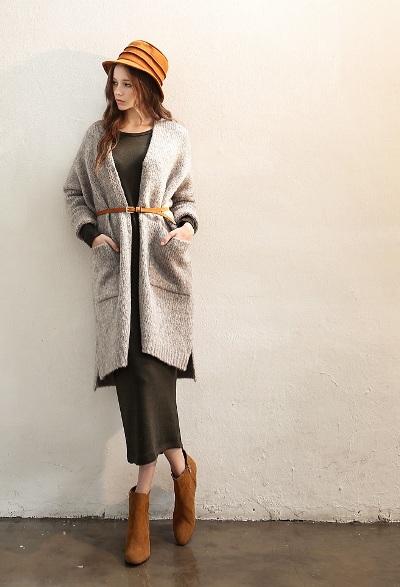 Áo khoác len dáng dài với kiểu dáng đơn giản nhưng vẫn rất đẹp và dễ mix trang phục