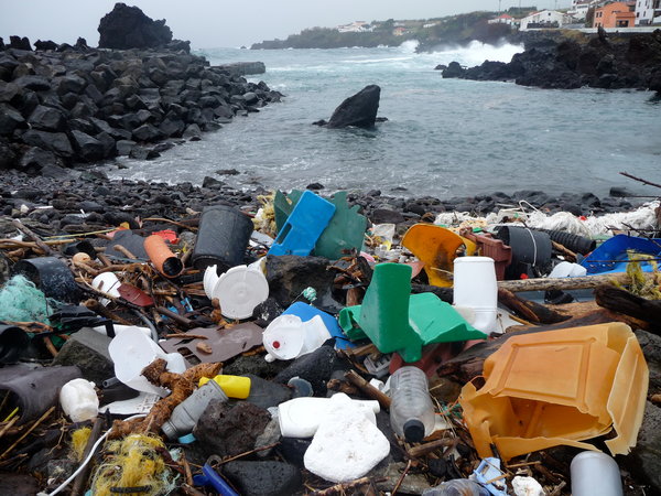 Khối lượng rác thải nhựa trên biển đang ở mức đáng báo động