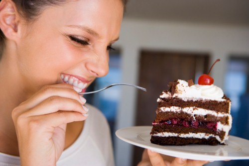 Sai lầm trong ăn uống khi dùng quá nhiều đồ ngọt gây ra huyết áp cao
