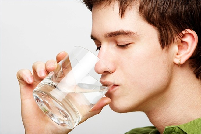Sai lầm trong ăn uống khi dùng nước gây ra nhiều hệ lụy
