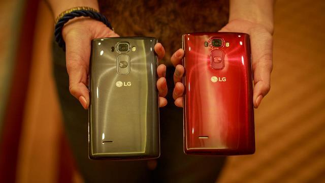 LG đã chính thức ra mắt chiếc smartphone độc đáo LG G Flex 2