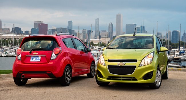Khi so sánh ô tô, cả Chevrolet Spark và Nissan Versa đều có nhiều nâng cấp động cơ