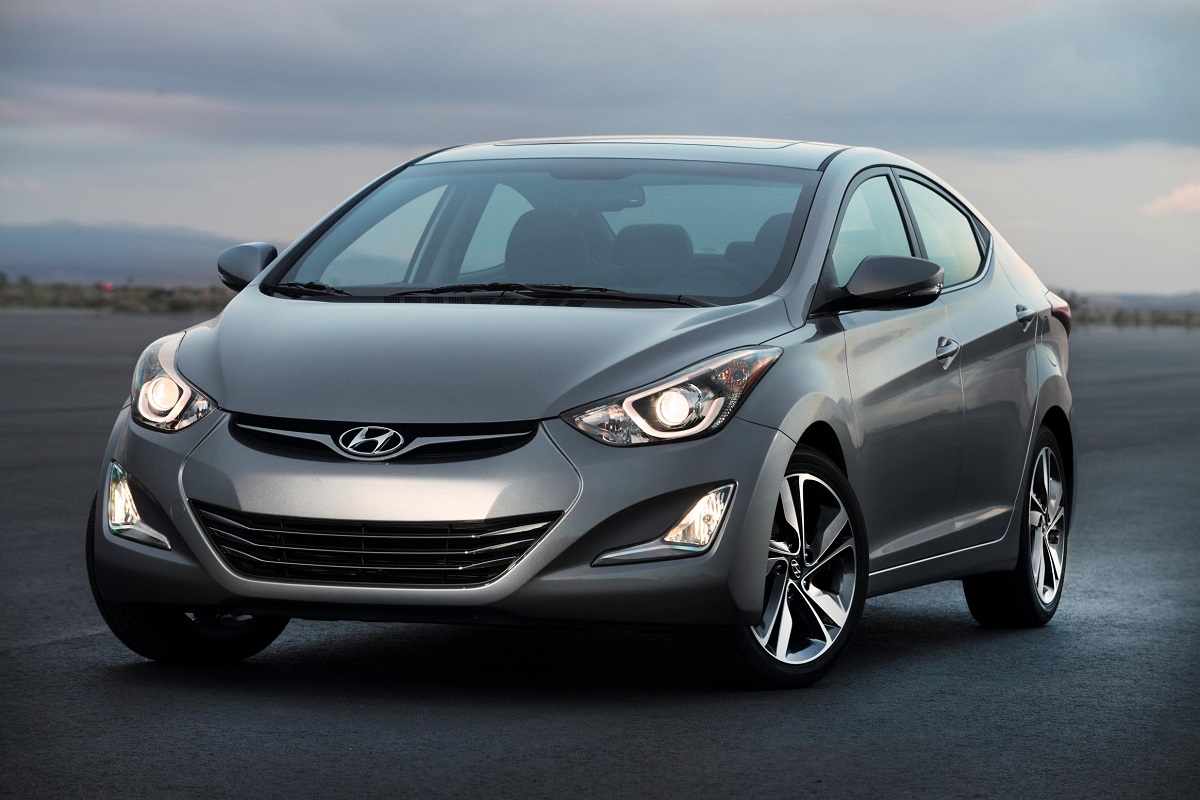 Khi so sánh ô tô, cả Hyundai Accent và Elantra đều có những điểm mạnh đáng chú ý riêng