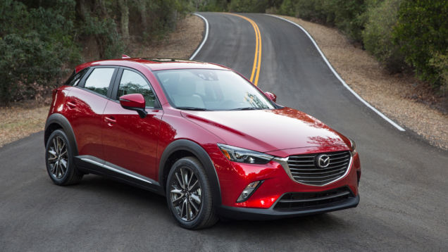 Mazda được trang bị lưới tản nhiệt nổi bật, cụm đèn pha vuốt ngược về phía sau 