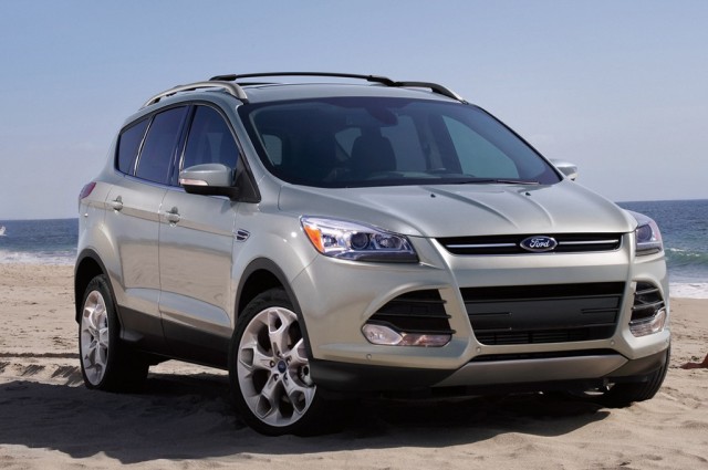Ford Escape 2015 thiết kế dài hơn, rộng tạo không gian thoải mái cho người sử dụng