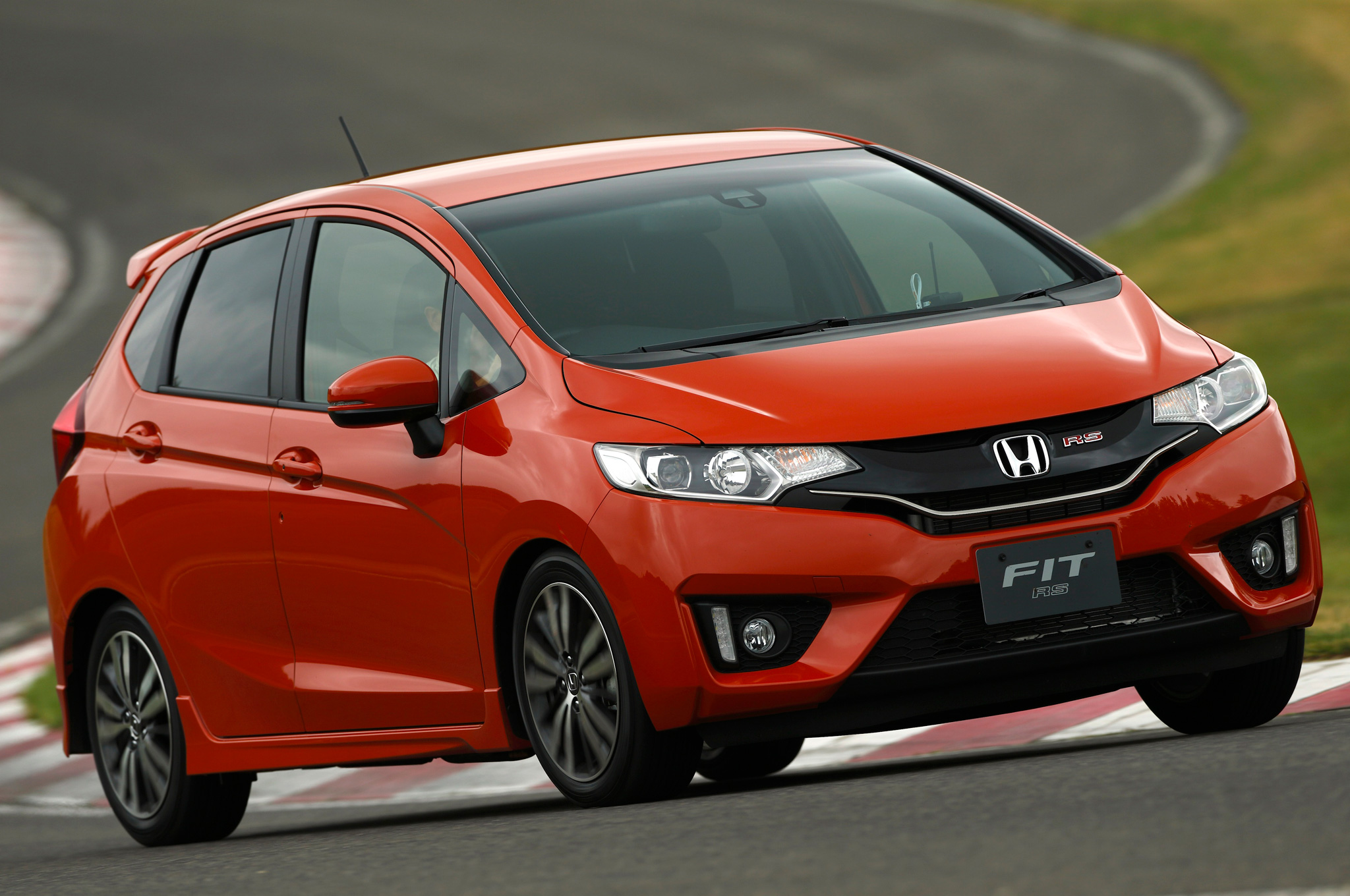 Honda Fit khoác lên mình thiết kế hoàn toàn mới trong phiên bản 2015 