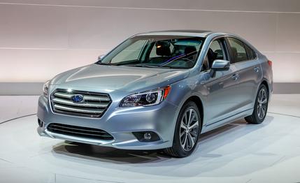 Subaru Legacy 2015 được đánh giá là rất đẹp và hiện đại