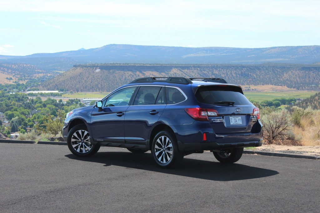 Subaru Outback 2015 được trang bị động cơ 4 xi-lanh phẳng