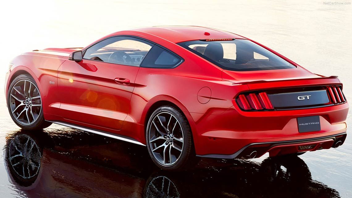 Mustang 2015 có 3 lựa chọn động cơ kèm với hộp số sàn hoặc tự động.