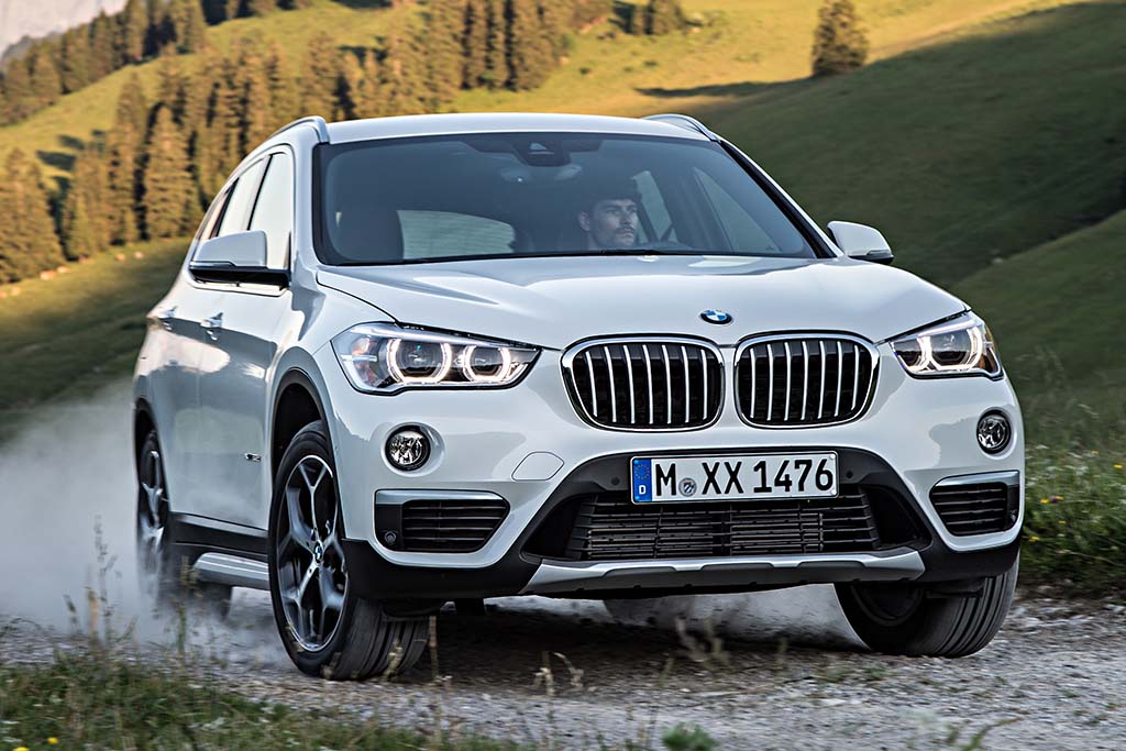 Khi so sánh ô tô, BMW X1 2016 có thiết kế trẻ trung và mạnh mẽ