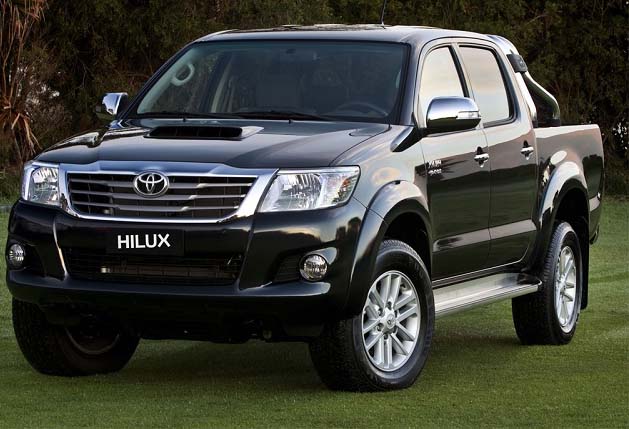 Khi so sánh ô tô, Toyota Hilux và Mitsubishi Triton là lựa chọn hàng đầu trong phân khúc xe bán tải 