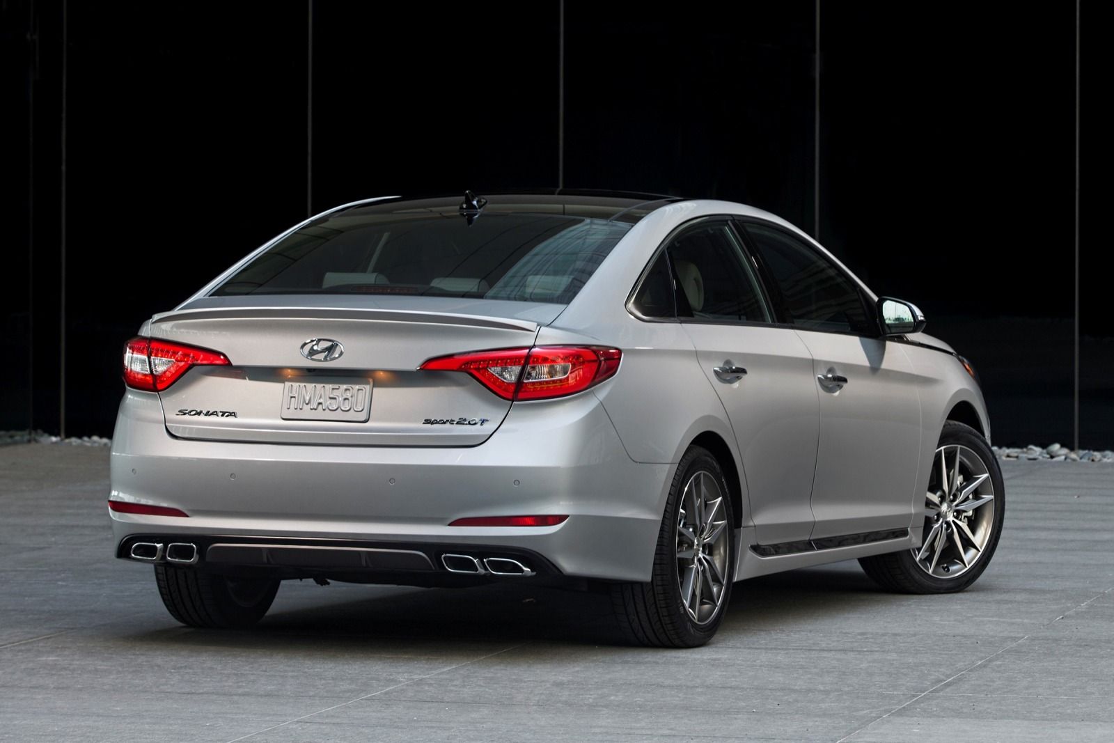 Hyundai Sonata cung cấp ba tùy chọn động cơ