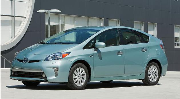 Mức độ tiêu thụ nhiên liệu của Prius khiến khách hàng sẽ phải ấn tượng với mức khoảng 25km/lít.