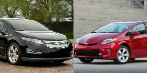 Chevrolet Volt và Toyota Prius 2015 đều trang bị nội thất hiện đại, nhiều đổi mới