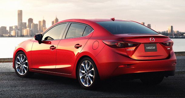 Nội thất của Mazda 3 được thiết kế đơn giản, không gian rộng rãi, trang thiết bị cao cấp
