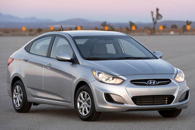Khi so sánh xe oto về thiết kế thì Hyundai Accent có nhiều cải tiến mới hơn đối thủ