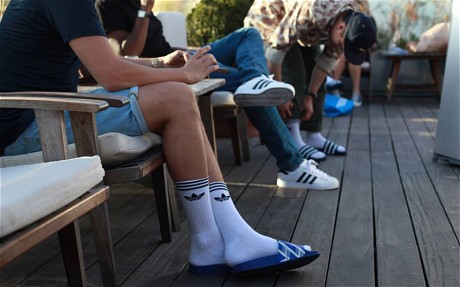 Tất và sandals: xu hướng thời trang nam hè 2014