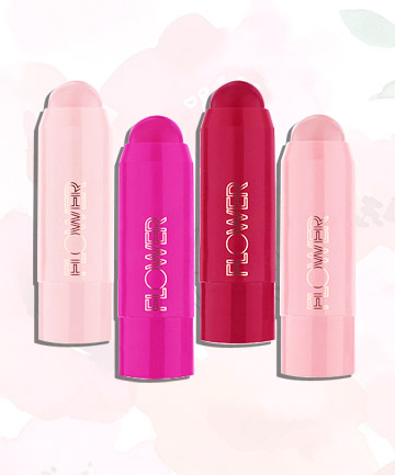 Son môi hồng Flower với hình những chiếc bút màu đáng yêu được đánh giá cao về màu sắc
