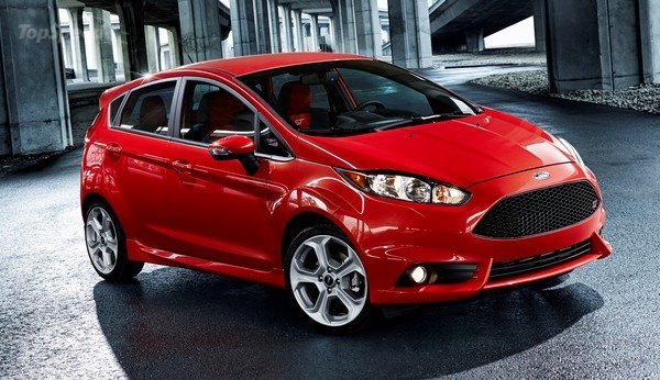 Diện mạo của Ford Fiesta 2014 đã được thay đổi đáng kể khi so sán xe ô tô về thiết kế