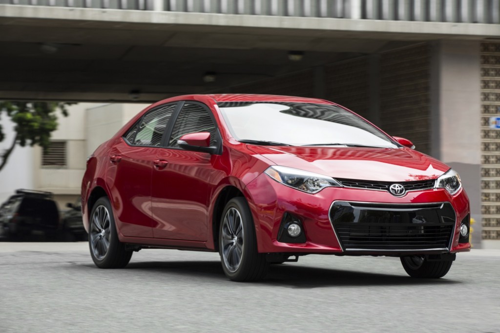 Toyota Corolla chiếm lợi thế khi so sánh xe ô tô với khả năng tiết kiệm nhiên liệu tuyệt vời