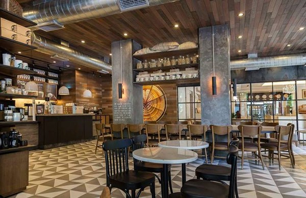 Cửa hàng Starbucks ở Hà nội được thiết kế hiện đại, sang trọng