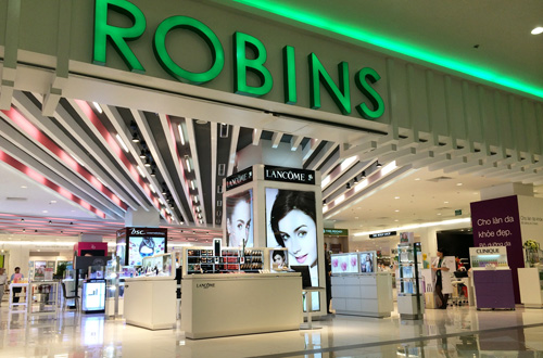Tại Việt Nam, gia đình Chirathivat giàu nhất Thái Lan đã có sự hiện diện đầu tiên thông qua trung tâm mua sắm Robins