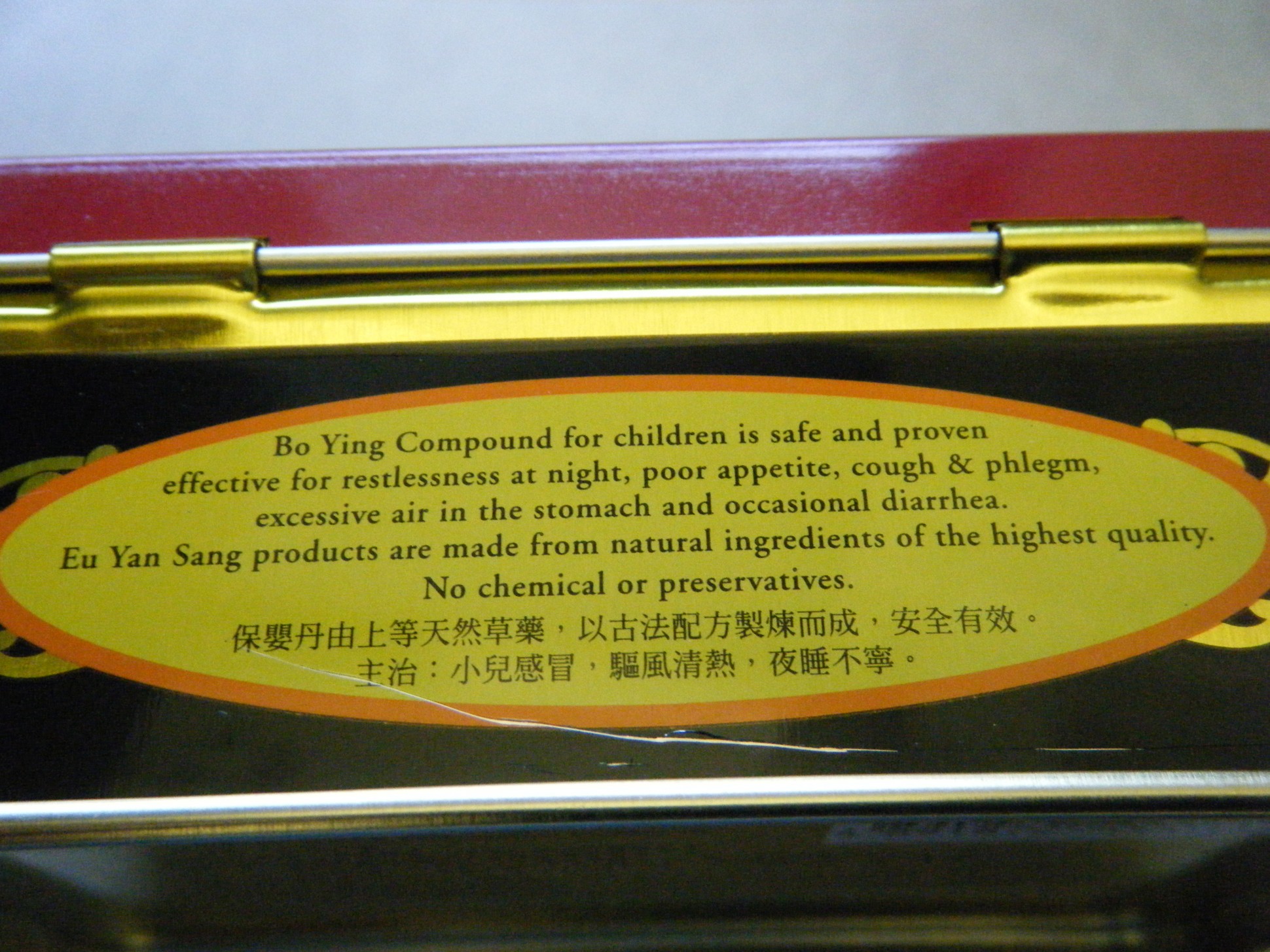 Thảo dược bị nghi nhiễm chì gắn nhãn mác cả tiếng Anh lẫn tiếng Trung Quốc