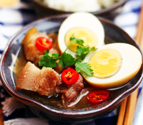 Thịt kho tàu kiểu miền Nam là món ngon ngày tết đặc trưng trong bữa cơm gia đình