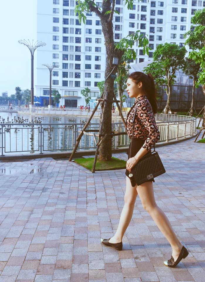 Hoa hậu Kỳ Duyên chọn phong cách thời trang đường phố trẻ trung, ấn tượng