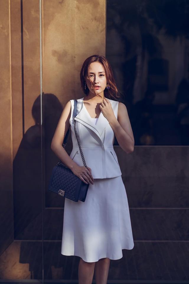 Mai Phương Thúy chọn những thiết kế tương đối cầu kì, thiên về xu hướng gợi cảm
