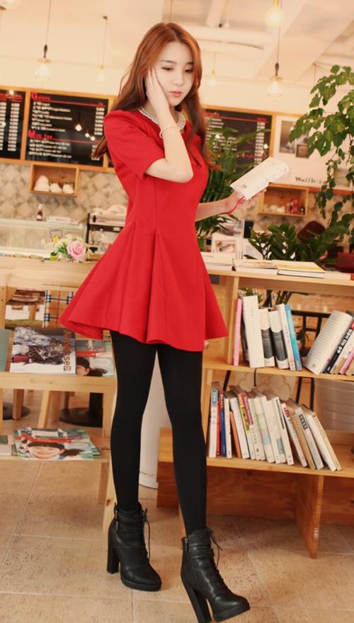 Thời trang Tết 2015 là đầm đỏ dáng xòe hay dáng ôm đều rất trẻ trung và nổi bật