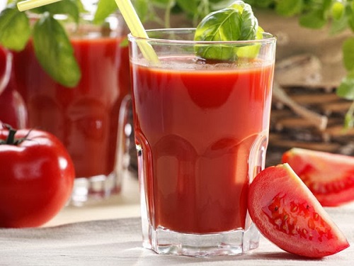 Một trong những thực phẩm mùa hè tốt cho sức khỏe là cà chua