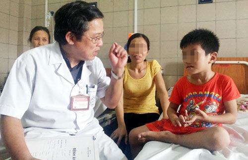 Bé 6 tuổi ngộ độc chì do dùng thuốc cam của một thầy lang