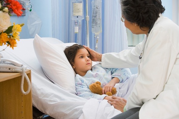Trẻ em bị tiêu chảy, nôn mửa sử dụng thuốc giảm đau có thể gây nguy hiểm