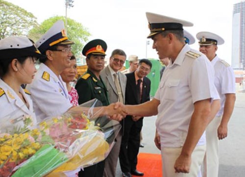 Tháng 4 /2012, 3 tàu chiến Hải quân Nga thăm Việt Nam ở biển Đông