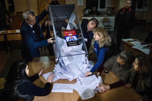 Tình hình Ukraine thêm phần phức tạp vì những tranh cãi xoay quanh cuộc bầu cử ở miền đông