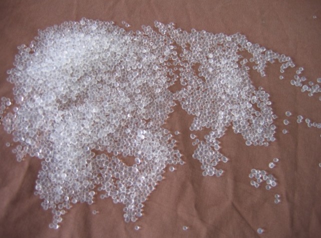 Silica gel là loại hạt hút ẩm không độc tố, không gây nguy hiểm cho nguời sử dụng
